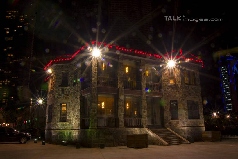 无人,家,栏杆,横图,室外,夜晚,仰视,度假,美景,楼梯,城市风光,城市,道路,路,公路,汽车,南京,中国,亚洲,阴影,光线,扶手,影子,房屋,阶梯,屋子,景观,公寓,灯光,交通,娱乐,江苏,洋房,护栏,楼房,台阶,住宅,车,交通工具,轿车,享受,休闲,景色,放松,载具,东亚,江苏省,南京市,中华人民共和国,华东地区,苏,省会,石头城,马路,彩图,低角度拍摄,房子,shwf1