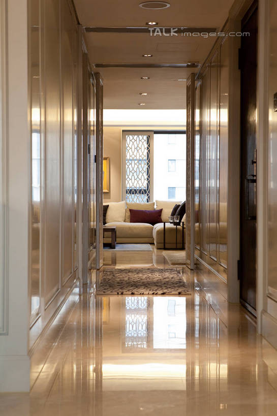 无人,家,竖图,室内,白天,正面,别墅,窗户,地毯,家具,靠垫,落地窗,门,沙发,装修,建筑,照明,欧式,阴影,装饰,光线,瓷砖,地砖,影子,房屋,墙,屋子,公寓,灯光,靠枕,地面,豪华,茶几,建设,现代,装潢,洋房,楼房,玻璃窗,墙壁,墙面,住宅,灯,阳光,灯具,垫子,门框,室内装潢,枕头,射灯,样板房,明亮,照亮,舒适,家居装潢,照明设备,房产,房地产,房屋设计,地中海风格,古典风格,简约风格,布艺沙发,室内设计,宽敞,样板房装潢,设计,彩图,房子,shwf1