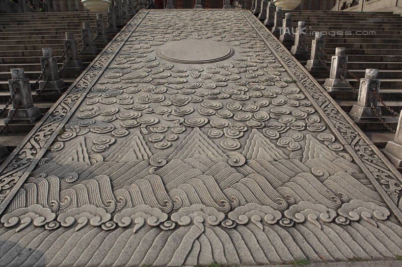 无人,家,栏杆,横图,室外,白天,正面,旅游,度假,美景,城市风光,标志建筑,城市,地标,建筑,雕塑,上海,中国,亚洲,阴影,花纹,艺术,装饰,光线,雕刻,雕像,图案,影子,房屋,阶梯,屋子,景观,云,云朵,公寓,围栏,云彩,娱乐,建设,洋房,护栏,楼房,石雕,台阶,住宅,蓝色,白云,蓝天,天空,阳光,工艺品,天,享受,休闲,石阶,景色,放松,晴朗,纪念,华丽,修饰,美术,点缀,申,主题,政府,陈列,杨浦区,东亚,上海市,中华人民共和国,沪,华东地区,功能,美学,衬托,美观,雅致,雅观,清源环路,晴空,彩图,房子,市政府,shwf1