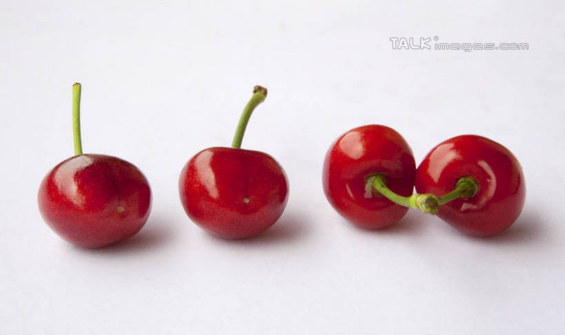 无人,横图,俯视,室内,特写,白天,白色背景,桌面,桌子,樱桃,水果,一排,新鲜,整齐,光泽,木制,生食,食品,果实,四颗,食物,排列,红色,木制品,四个,摄影,有机食品,绿色食品,影棚,队列,大樱桃,樱珠,莺桃,英桃,楔桃,牛桃,荆桃,车厘子,彩图,高角度拍摄,影棚拍摄,拍摄,shwf1
