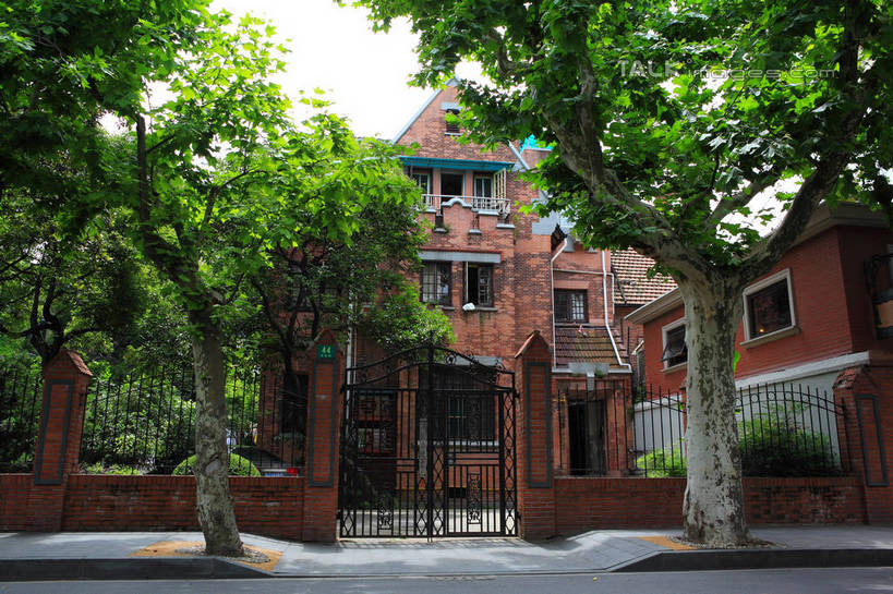 无人,家,横图,室外,白天,正面,旅游,度假,美景,植物,别墅,窗户,门,城市风光,城市,建筑,上海,中国,亚洲,阴影,光线,影子,房屋,墙,屋子,景观,公寓,娱乐,建设,洋房,楼房,民居,玻璃窗,墙壁,墙面,住宅,树,树木,红色,绿色,天空,阳光,自然,门框,天,享受,休闲,景色,放松,生长,成长,申,故居,卢湾区,东亚,思南路,上海市,中华人民共和国,沪,华东地区,卢汉上海故居,彩图,房子,shwf1