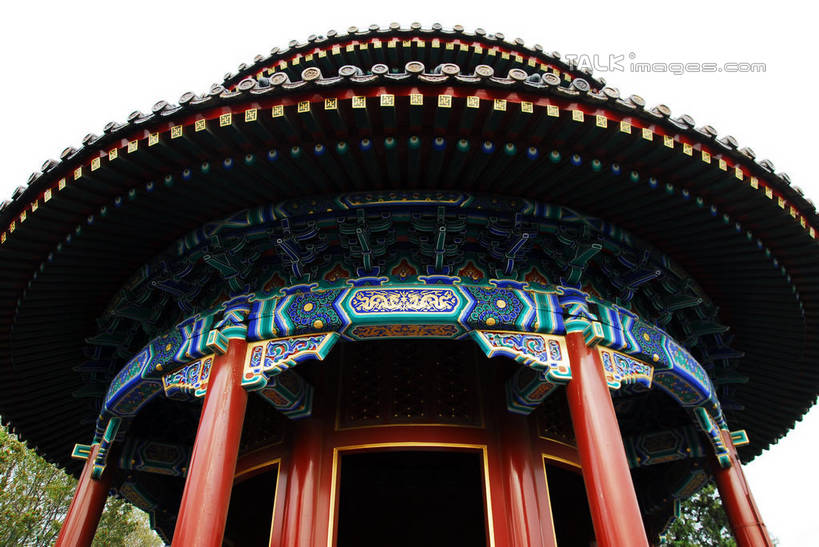 无人,公园,横图,室外,白天,仰视,旅游,度假,绘画,名胜古迹,植物,标志建筑,地标,建筑,北京,中国,亚洲,遗迹,艺术,装饰,瓦片,柱子,墙,亭子,首都,瓦,古迹,文化,文物,娱乐,建设,古建筑,景山公园,壁画,墙壁,墙面,树,树木,蓝色,绿色,蓝天,天空,自然,凉亭,天,享受,休闲,旅游胜地,放松,建造,生长,晴朗,成长,华丽,修饰,点缀,古文明,东亚,屋瓦,万里无云,中华人民共和国,北京市,京,北平,华北地区,西城区,衬托,美观,雅致,雅观,晴空,晴空万里,画画,彩图,低角度拍摄,shwf1