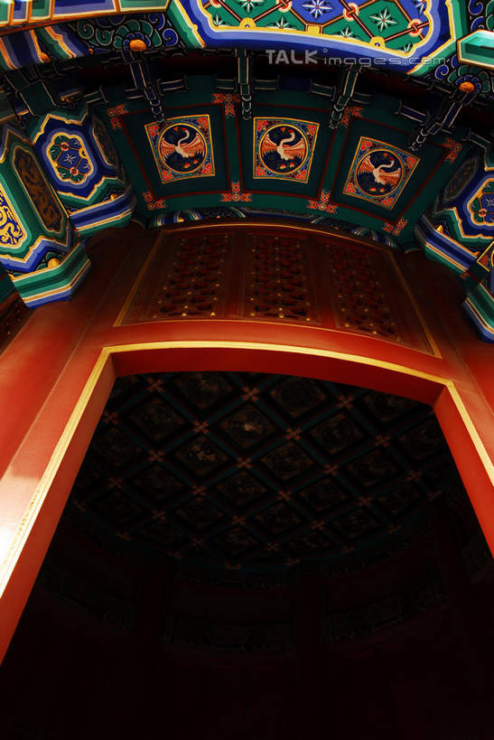 无人,公园,竖图,室外,白天,仰视,旅游,度假,绘画,名胜古迹,标志建筑,地标,建筑,北京,中国,亚洲,遗迹,艺术,装饰,瓦片,柱子,墙,亭子,首都,瓦,古迹,文化,文物,娱乐,建设,古建筑,景山公园,壁画,墙壁,墙面,凉亭,享受,休闲,旅游胜地,放松,建造,华丽,修饰,点缀,古文明,东亚,屋瓦,中华人民共和国,北京市,京,北平,华北地区,西城区,衬托,美观,雅致,雅观,画画,彩图,低角度拍摄,shwf1