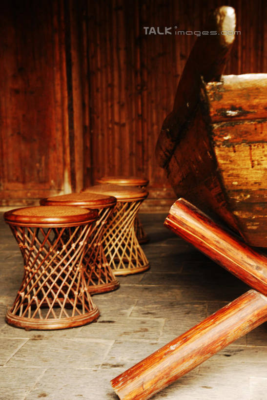 无人,公园,家,木屋,交叉,竖图,室外,白天,正面,旅游,度假,标志建筑,地标,建筑,椅子,中国,亚洲,编织,船桨,藤椅,娱乐,建设,浙江,住宅,浙江省,享受,休闲,旅游胜地,放松,杭州,西溪,交织,东亚,杭州市,中华人民共和国,华东地区,省会,浙,穿插,西湖区,彩图,茅舍,茅屋,棚屋,小木屋,小屋,西溪国家湿地公园,杭州之肺,杭州西溪国家湿地公园,shwf1