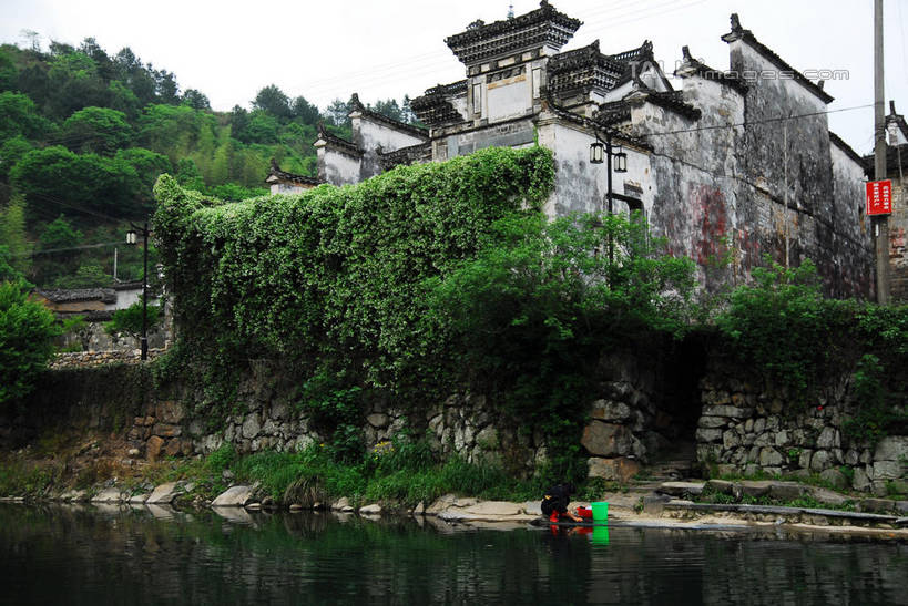 无人,家,横图,室外,白天,正面,旅游,度假,河流,名胜古迹,水,植物,标志建筑,地标,建筑,中国,亚洲,遗迹,房屋,屋子,河水,水流,古迹,文物,娱乐,建设,古建筑,江西,景德镇,楼房,住宅,树,树木,绿色,天空,自然,天,享受,休闲,旅游胜地,瓦房,放松,生长,成长,古文明,东亚,江西省,中华人民共和国,华东地区,赣,景德镇市,彩图,房子,瑶里镇,瑶里古镇,瑶里,shwf1