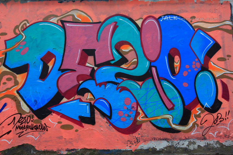 无人,横图,室外,白天,正面,抽象,旅游,度假,绘画,标志建筑,地标,建筑,上海,中国,亚洲,阴影,艺术,光线,英文,标志,彩绘,数字,图案,文字,影子,字符,字母,墙,艺术品,古典,文化,娱乐,标识,建设,莫干山路,墙壁,墙面,阳光,工艺品,品味,享受,休闲,概念,旅游胜地,放松,阿拉伯数字,英文字母,美术,申,高雅,东亚,普陀区,上海市,中华人民共和国,沪,华东地区,美学,图文,彩图,涂鸦,M50创意园,shwf1