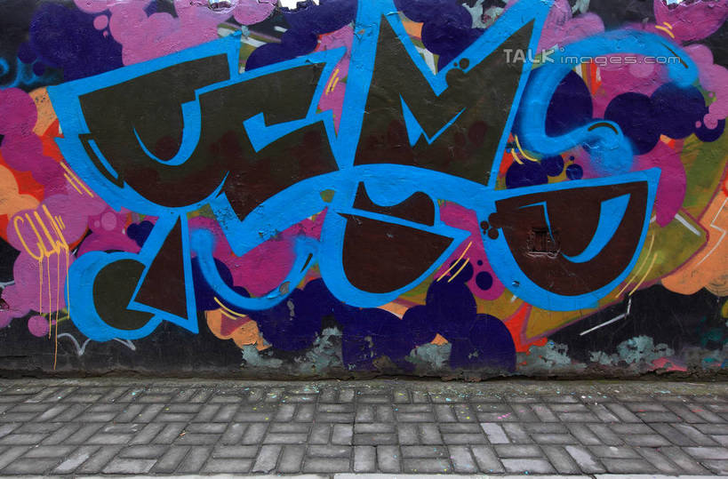 无人,横图,室外,白天,正面,抽象,旅游,度假,绘画,标志建筑,道路,地标,建筑,路,公路,上海,中国,亚洲,阴影,艺术,光线,纹路,英文,标志,彩绘,图案,文字,纹理,影子,字符,字母,墙,艺术品,交通,古典,文化,娱乐,标识,建设,莫干山路,墙壁,墙面,阳光,工艺品,品味,享受,休闲,概念,旅游胜地,放松,英文字母,美术,申,高雅,东亚,普陀区,上海市,肌理,中华人民共和国,沪,华东地区,美学,图文,马路,彩图,涂鸦,M50创意园,shwf1