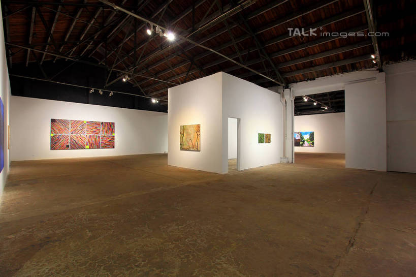 无人,博物馆,横图,室内,白天,正面,旅游,度假,绘画,标志建筑,地标,建筑,照明,上海,中国,亚洲,阴影,研究,艺术,光线,影子,墙,走道,走廊,过道,灯光,古典,教育,文化,娱乐,建设,莫干山路,顶灯,墙壁,墙面,灯,白色,工艺品,灯具,品味,享受,休闲,旅游胜地,放松,展览,照亮,美术,申,高雅,照明设备,欣赏,美术馆,挂画,陈列,东亚,普陀区,上海市,中华人民共和国,沪,华东地区,美学,典藏,装饰画,彩图,M50创意园,shwf1