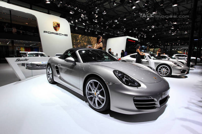 东方人,同事,模特,站,横图,室内,白天,侧面,裙子,成功,合作,团队,集体,信心,技术,科技,汽车,照明,上海,中国,亚洲,行人,停靠,阴影,连衣裙,光线,影子,灯光,许多人,注视,黄种人,队伍,顶灯,路人,车,灯,灯具,交通工具,轿车,观察,看,站着,一群人,车模,展示,搭,观看,展览,车展,照亮,申,察看,领导,未来,照明设备,成就,搭着,关注,停泊,载具,合伙,领袖,东亚,闵行区,概念车,上海市,上海车展,上海国际展览中心,中华人民共和国,沪,华东地区,独特,新颖,过客,男人,男性,年轻男性,年轻女性,女人,女性,亚洲人,模特儿,站立,彩图,全身,保时捷,虹桥经济技术开发区,汽车展览,上海虹桥经济技术开发区,2013年上海第十五届国际汽车展,2013上海车展,上海国际汽车工业展览会,保时捷Boxster,shwf1