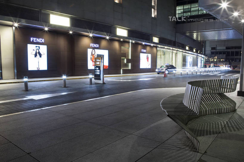 无人,商店,横图,室外,夜晚,正面,购物,度假,消费,美景,城市风光,超市,城市,商场,夜景,照明,上海,中国,亚洲,阴影,光线,信息,影子,景观,灯光,娱乐,顶灯,海报,广告,灯,南京西路,灯具,享受,休闲,景色,放松,金融,百货,恒隆广场,照亮,申,照明设备,宣传,选购,贸易,百货公司,东亚,静安区,上海市,中华人民共和国,沪,华东地区,血拼,彩图,购物商场,购物中心,商业中心,招贴,shwf1