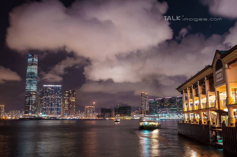无人,高楼大厦,码头,横图,室外,夜晚,正面,度假,海浪,海洋,美景,城市风光,城市,大厦,港口,建筑,轮船,摩天大楼,夜景,船,香港,中国,亚洲,阴影,波纹,飞溅,溅,光线,液体,影子,景观,浪花,水滴,建筑群,灯光,娱乐,建设,水珠,中环,水纹,海水,船尾波,交通工具,波浪,享受,休闲,景色,放松,港,喷洒,载具,海景,东亚,游艇码头,香港岛,香港特别行政区,港澳台,中华人民共和国,港岛,中西区,大海,风浪,海,海水的波动,近岸浪,涌浪,彩图,摆渡口,埠头,大楼,渡口,渡头,港湾,高层建筑,高楼,海港,口岸,摩天楼,天星码头,中环天星码头,shwf1
