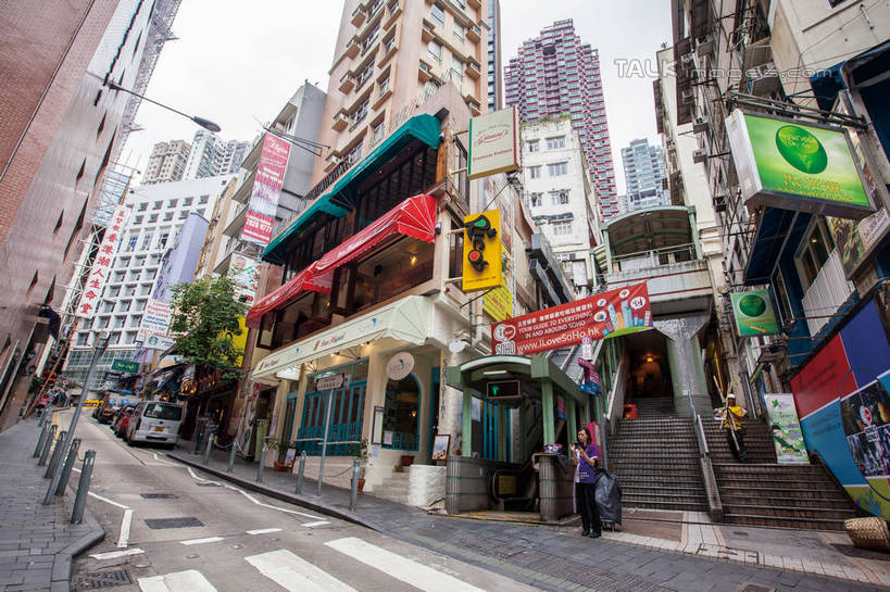 无人,家,高楼大厦,商店,横图,室外,白天,仰视,购物,度假,消费,美景,城市风光,超市,城市,大厦,道路,建筑,路,摩天大楼,人行横道,商场,公路,香港,中国,亚洲,信息,房屋,屋子,景观,公寓,建筑群,人行道,交通,娱乐,建设,洋房,楼房,海报,广告,住宅,中环,天空,天,享受,休闲,景色,放松,金融,百货,港,人行横道线,宣传,选购,贸易,百货公司,东亚,香港岛,香港特别行政区,港澳台,中华人民共和国,血拼,港岛,中西区,荷李活道,斑马线,马路,彩图,低角度拍摄,房子,大楼,高层建筑,高楼,购物商场,购物中心,摩天楼,商业中心,招贴,伊利近街,shwf1