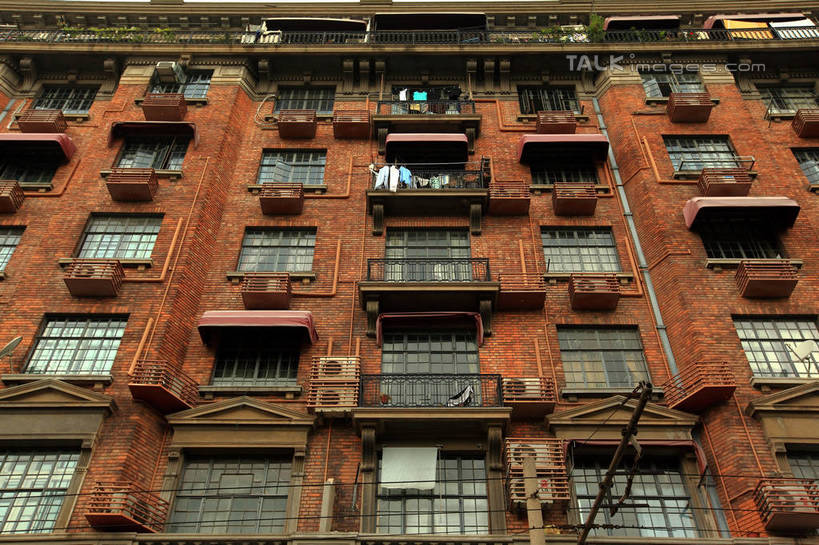 无人,家,露台,横图,室外,白天,仰视,旅游,度假,窗户,阳台,标志建筑,地标,建筑,上海,中国,亚洲,一排,许多,整齐,并列,并排,电器,房屋,屋子,公寓,很多,娱乐,建设,洋房,楼房,玻璃窗,住宅,空调,排列,享受,休闲,旅游胜地,放松,武康大楼,淮海路,申,调节,舒适,家电,家用电器,队列,调整,平行,东亚,淮海中路,徐汇区,上海市,中华人民共和国,沪,华东地区,空气调节器,彩图,低角度拍摄,房子,露天阳台,东美特公寓,诺曼底公寓,shwf1