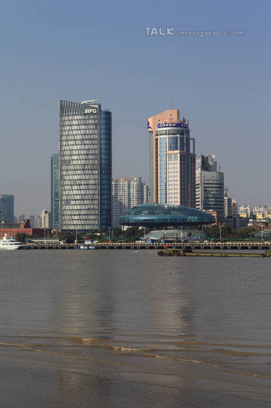 无人,高楼大厦,竖图,室外,白天,正面,度假,河流,美景,水,城市风光,标志建筑,城市,大厦,地标,建筑,摩天大楼,上海,中国,亚洲,阴影,光线,影子,河水,景观,水流,建筑群,娱乐,建设,虹口区,黄浦江,蓝色,蓝天,天空,阳光,天,享受,休闲,景色,放松,晴朗,申,北外滩,东亚,上海市,万里无云,中华人民共和国,沪,华东地区,晴空,晴空万里,彩图,大楼,高层建筑,高楼,摩天楼,春申江,shwf1