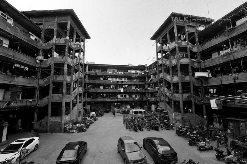 无人,家,露台,横图,黑白,室外,白天,正面,旅游,度假,楼梯,阳台,标志建筑,道路,地标,建筑,路,公路,自行车,上海,中国,亚洲,一排,许多,停靠,整齐,并列,并排,房屋,阶梯,屋子,公寓,交通,很多,娱乐,建设,洋房,楼房,台阶,住宅,车,脚踏车,排列,天空,交通工具,轿车,天,享受,休闲,旅游胜地,放松,申,队列,停泊,载具,平行,杨浦区,东亚,上海市,隆昌公寓,隆昌路,中华人民共和国,沪,华东地区,马路,房子,露天阳台,shwf1