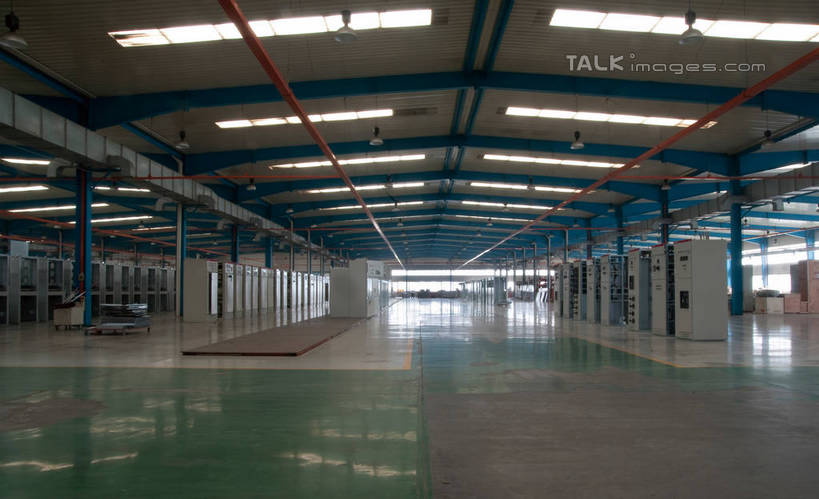 无人,工厂,横图,室内,白天,正面,车间,仪器,照明,中国,亚洲,一排,许多,整齐,空间,电器,灯光,设备,顶灯,灯,排列,灯具,日光灯,照亮,厂房,照明设备,队列,东亚,中华人民共和国,华北地区,河北,河北省,冀,秦皇岛,秦皇岛市,彩图,制造厂,shwf1