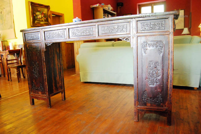 无人,横图,室内,白天,正面,窗户,地板,桌面,桌子,阴影,反射,木制,影子,木桌,墙,地面,木地板,玻璃窗,墙壁,墙面,木制品,彩图,木桌子,shxw1