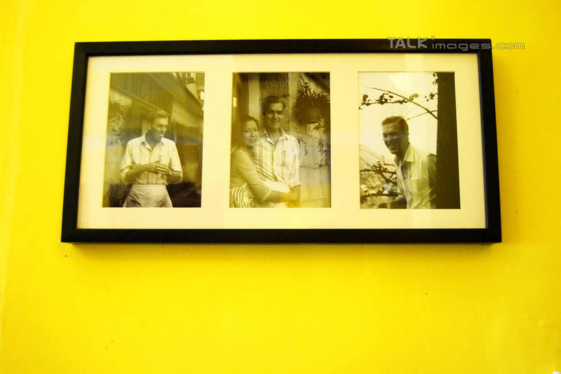 无人,横图,照片,室内,特写,白天,正面,静物,一排,吊挂,悬挂,整齐,墙,三张,挂,墙壁,墙面,排列,黄色,摄影,队列,相片,彩图,拍摄,照相,shxw1