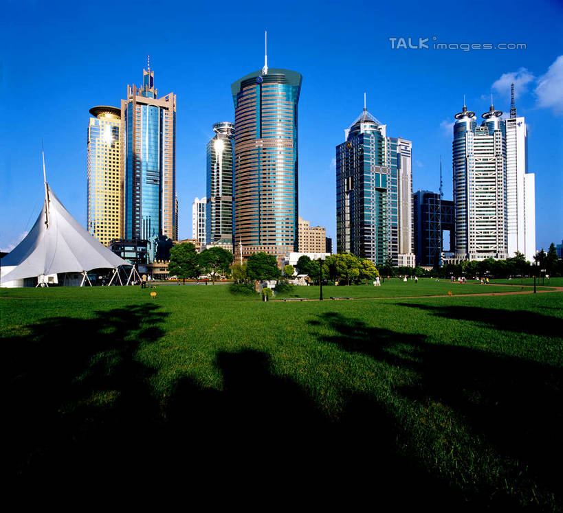 无人,高楼大厦,横图,全景,室外,白天,正面,度假,草地,草坪,美景,天际线,植物,城市风光,标志建筑,城市,大厦,地标,建筑,摩天大楼,上海,中国,亚洲,阴影,光线,影子,景观,娱乐,建设,浦东,草,树,树木,蓝色,绿色,蓝天,天空,阳光,自然,天,享受,休闲,景色,放松,生长,晴朗,成长,申,金融中心,陆家嘴,陆家嘴金融贸易区,浦东新区,东亚,上海市,万里无云,中华人民共和国,沪,华东地区,陆家嘴中心绿地,上海世界金融大厦,上海陆家嘴中心绿地,晴空,晴空万里,彩图,大楼,高层建筑,高楼,摩天楼,华夏银行大厦,世界金融大厦,shyj1