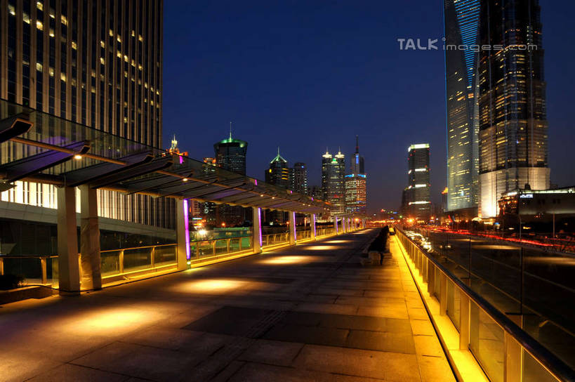 无人,高楼大厦,横图,室外,夜晚,正面,度假,美景,植物,城市风光,标志建筑,城市,大厦,道路,地标,建筑,路,路灯,摩天大楼,夜景,公路,照明,上海,中国,亚洲,阴影,光线,影子,景观,高架,灯光,交通,娱乐,建设,浦东,灯,树,树木,绿色,自然,享受,休闲,景色,放松,生长,成长,照亮,申,照明设备,高架桥,金融中心,陆家嘴,陆家嘴金融贸易区,浦东新区,东亚,上海市,高架道路,跨线桥,中华人民共和国,沪,华东地区,上海世界金融大厦,彩图,大楼,高层建筑,高楼,摩天楼,华夏银行大厦,世界金融大厦,shyj1