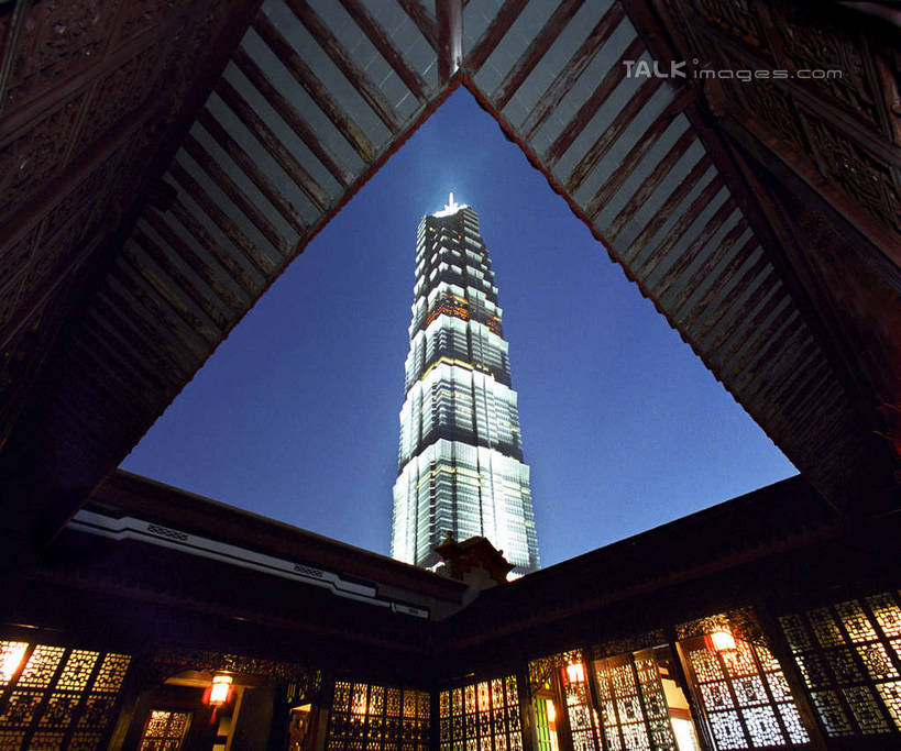 无人,高楼大厦,横图,室外,夜晚,仰视,度假,美景,城市风光,标志建筑,城市,大厦,地标,建筑,路灯,摩天大楼,夜景,照明,上海,中国,亚洲,阴影,光线,影子,景观,灯光,娱乐,建设,金茂大厦,浦东,灯,蓝色,蓝天,天空,天,享受,休闲,景色,放松,照亮,申,照明设备,陆家嘴,浦东新区,东亚,上海市,中华人民共和国,沪,华东地区,彩图,低角度拍摄,大楼,高层建筑,高楼,摩天楼,shyj1