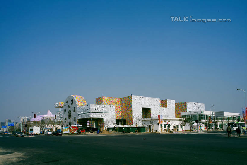 无人,横图,室外,白天,正面,旅游,度假,草地,草坪,树林,植物,标志建筑,地标,建筑,上海,中国,亚洲,阴影,光线,影子,墙,娱乐,建设,墙壁,墙面,草,树,树木,蓝色,绿色,蓝天,天空,阳光,自然,天,享受,休闲,上海世博馆,世博馆,韩国馆,上海世博会,世博,世博会,旅游胜地,放松,生长,晴朗,成长,申,东亚,世博园,上海市,万里无云,中华人民共和国,沪,华东地区,晴空,晴空万里,彩图,韩国国家馆,shylt1