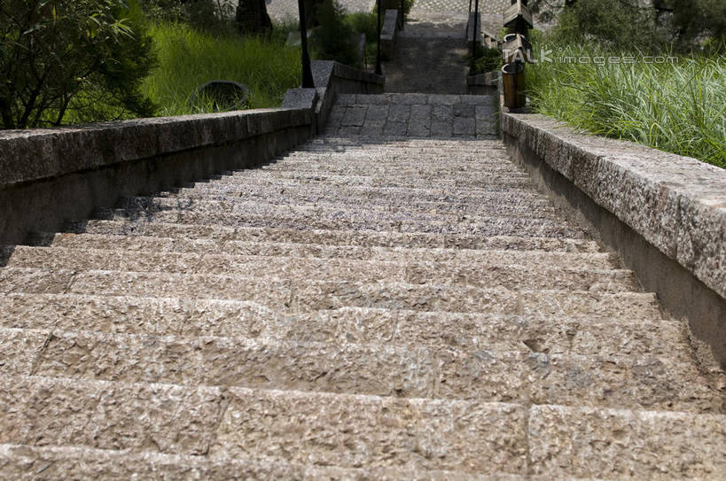 无人,栏杆,横图,俯视,室外,特写,白天,草地,草坪,美景,植物,楼梯,丽江,中国,亚洲,阴影,光线,扶手,影子,阶梯,景观,护栏,云南,台阶,草,绿色,阳光,自然,景色,自然风光,东亚,云南省,中华人民共和国,西南地区,滇,丽江市,彩图,高角度拍摄,shylt1