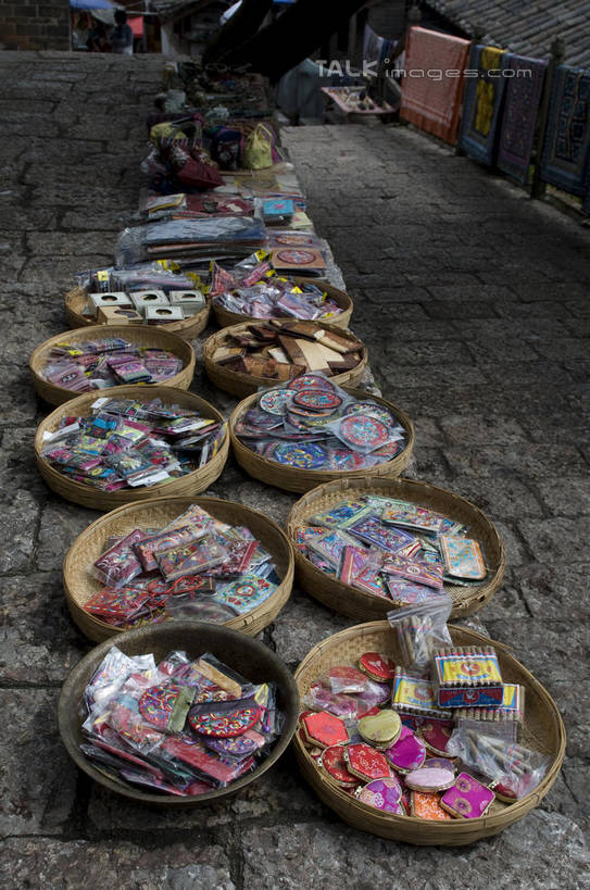 无人,竖图,俯视,室外,白天,丽江,中国,亚洲,一堆,许多,阴影,堆叠,堆积,竹制,光线,影子,很多,云南,货物,筛子,阳光,货品,堆,竹制品,挑选,选择,东亚,云南省,中华人民共和国,西南地区,滇,丽江市,彩图,高角度拍摄,shylt1