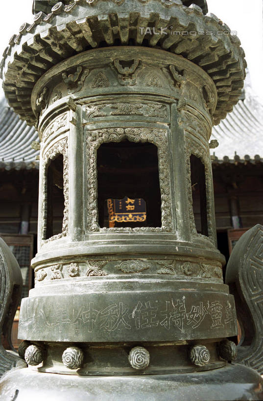 无人,寺庙,竖图,室外,白天,正面,旅游,度假,名胜古迹,标志建筑,地标,建筑,上海,中国,亚洲,阴影,节日,遗迹,光线,香炉,影子,燃烧,古迹,文化,文物,娱乐,建设,古建筑,真如寺,阳光,香火,庙宇,祈祷,享受,休闲,健康,旅游胜地,放松,许愿,宗教,信仰,纪念,祈求,祭奠,祭祀,申,祭坛,古文明,东亚,普陀区,上海市,中华人民共和国,沪,华东地区,平安,彩图,庙,寺,真如镇,shylt1