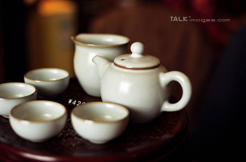 无人,横图,室内,特写,白天,正面,静物,杯子,阴影,朦胧,模糊,反射,壶,影子,陶瓷,茶道,陶瓷制品,文化,茶楼,水壶,茶壶,容器,水杯,茶馆,茶室,茶艺,环境,东亚文化,礼法,修行,茶房,茶肆,茶杯,彩图,茶文化,shylt1