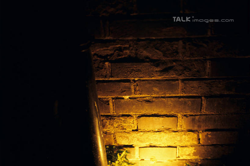 无人,横图,室外,夜晚,正面,建材,建筑,上海,中国,亚洲,阴影,光线,材料,影子,砖,砖块,墙,灯光,泰康路,田子坊,墙壁,墙面,砖头,建造,申,卢湾区,东亚,上海市,中华人民共和国,沪,华东地区,石料,彩图,砌墙砖,shylt1