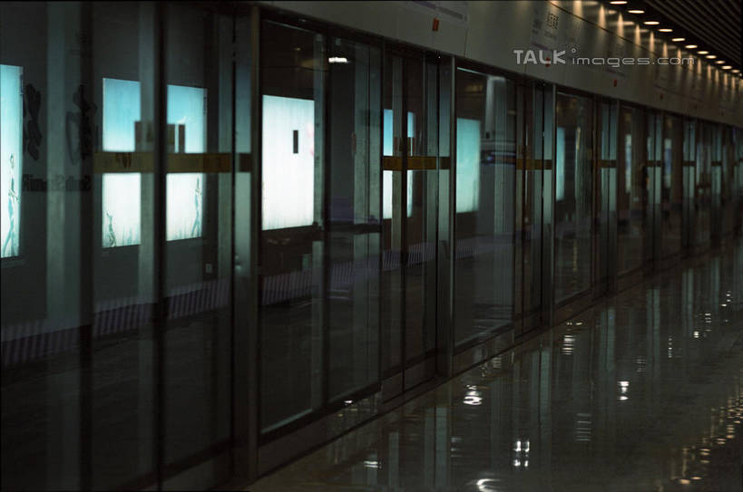 无人,横图,室内,白天,正面,度假,安全,美景,城市风光,城市,车站,上海,中国,亚洲,阴影,光线,影子,景观,地铁站,走道,走廊,过道,灯光,防护,站台,娱乐,月台,安全门,享受,休闲,景色,放松,保护,申,保险,东亚,上海市,中华人民共和国,沪,华东地区,保全,周全,安稳,安定,平安,彩图,地铁屏蔽门,屏蔽门,shylt1