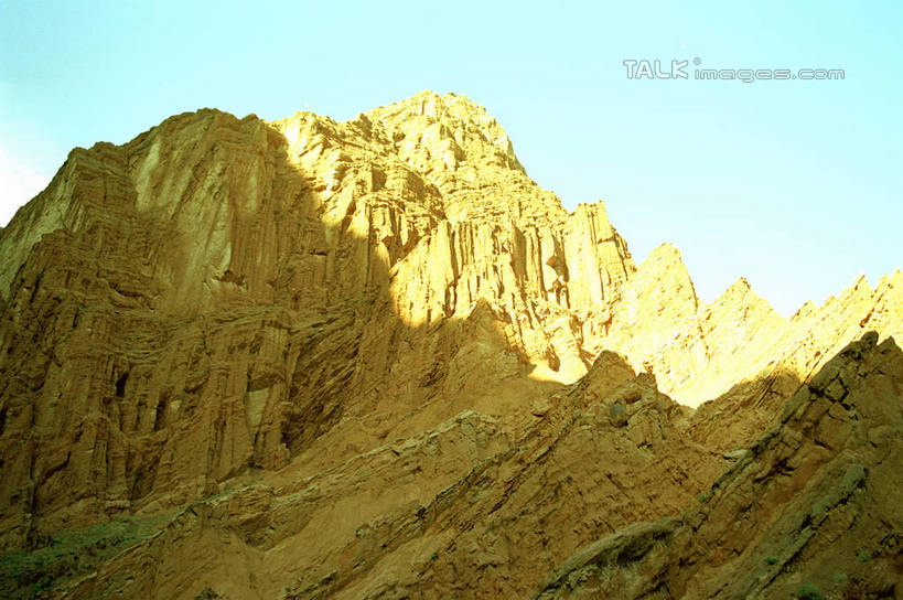 无人,横图,室外,白天,正面,旅游,度假,石头,美景,山,山脉,中国,亚洲,阴影,光线,石子,影子,景观,山顶,山峰,山峦,娱乐,蓝色,蓝天,天空,阳光,自然,群山,天,享受,休闲,景色,放松,晴朗,自然风光,东亚,库车,天山大峡谷,新疆,万里无云,中华人民共和国,新疆维吾尔自治区,西北地区,颠峰,极峰,石块,晴空,晴空万里,彩图,阿克苏地区,库车大峡谷,库车县,新,shzwj1