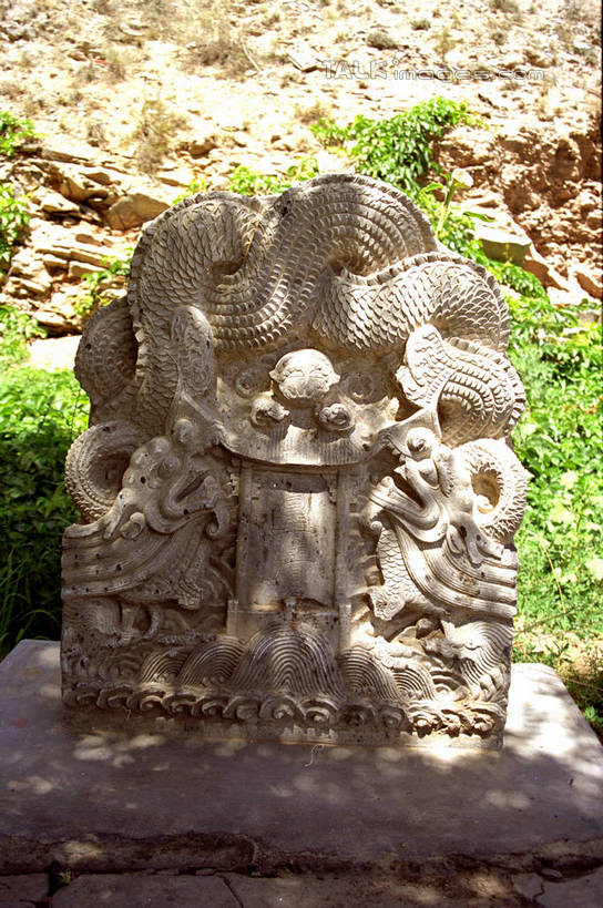 无人,竖图,室外,白天,正面,旅游,度假,石头,名胜古迹,植物,标志建筑,地标,建筑,雕塑,中国,亚洲,阴影,遗迹,艺术,装饰,光线,雕刻,雕像,石子,影子,塔,古迹,文物,娱乐,建设,古建筑,宝塔,佛塔,树,树木,绿色,阳光,自然,工艺品,享受,休闲,旅游胜地,放松,生长,成长,纪念,美术,主题,陈列,古文明,东亚,宁夏,108塔,银川,首府,中华人民共和国,功能,美学,西北地区,银川市,宁夏回族自治区,宁,浮图,浮屠,石块,彩图,塔婆,浮图塔,浮头,佛图,青铜峡拦河大坝,shzwj1