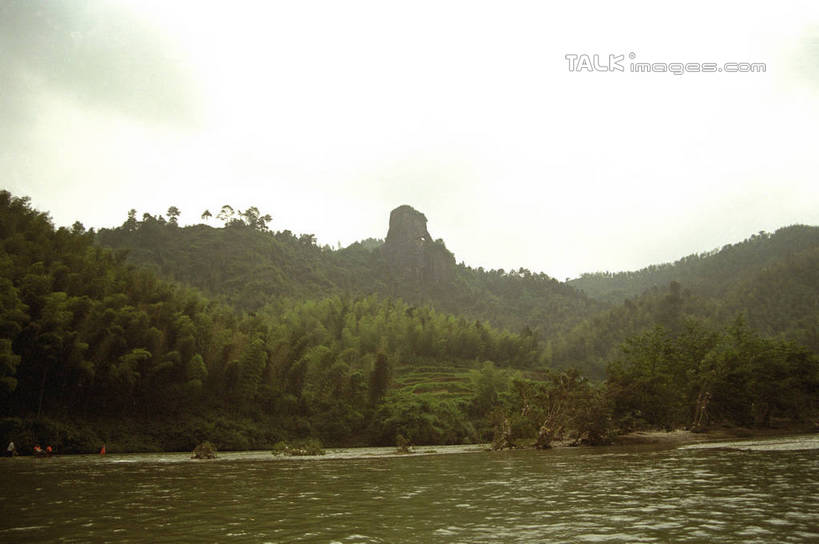 无人,横图,室外,白天,正面,旅游,度假,湖,湖泊,石头,美景,森林,山,山脉,树林,水,植物,中国,亚洲,阴影,波纹,光线,石子,影子,湖面,景观,山顶,山峰,水流,水面,云,云朵,涟漪,山峦,云彩,娱乐,树,树木,蓝色,绿色,白云,倒影,蓝天,水纹,天空,阳光,自然,波浪,湖水,群山,天,享受,休闲,景色,放松,生长,晴朗,成长,倒映,自然风光,东亚,湖南,莨山,湖南省,中华人民共和国,水晕,华中地区,湘,邵阳,邵阳市,颠峰,极峰,反照,石块,晴空,彩图,新宁县,shzwj1