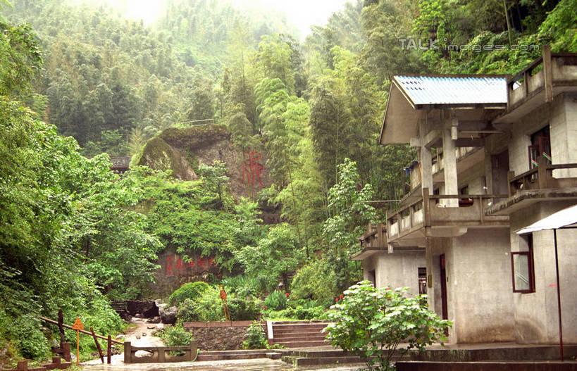 无人,家,横图,室外,白天,正面,旅游,度假,石头,美景,森林,山,山脉,树林,植物,中国,亚洲,阴影,光线,石子,影子,房屋,屋子,景观,山顶,山峰,山峦,娱乐,楼房,住宅,树,树木,绿色,阳光,自然,群山,享受,休闲,景色,放松,生长,成长,自然风光,东亚,湖南,莨山,湖南省,中华人民共和国,华中地区,湘,邵阳,邵阳市,颠峰,极峰,石块,彩图,房子,新宁县,shzwj1