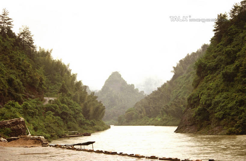 无人,横图,室外,白天,正面,旅游,度假,河流,美景,森林,山,山脉,树林,水,植物,中国,亚洲,阴影,波纹,光线,影子,河水,景观,山顶,山峰,水流,涟漪,山峦,娱乐,树,树木,绿色,倒影,水纹,阳光,自然,波浪,群山,享受,休闲,景色,放松,生长,成长,倒映,自然风光,东亚,湖南,八角寨,湖南省,中华人民共和国,水晕,华中地区,湘,邵阳,邵阳市,颠峰,极峰,反照,彩图,新宁县,shzwj1