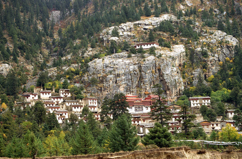 无人,家,横图,室外,白天,正面,旅游,度假,石头,美景,森林,山,山脉,树林,植物,香格里拉,中国,亚洲,石子,房屋,屋子,景观,山顶,山峰,山峦,娱乐,楼房,住宅,树,树木,绿色,自然,群山,享受,休闲,景色,放松,四川省,生长,成长,自然风光,东亚,四川,稻城,甘孜藏族自治州,中华人民共和国,西南地区,川,甘孜,甘孜州,颠峰,极峰,石块,彩图,房子,稻城县,shzwj1