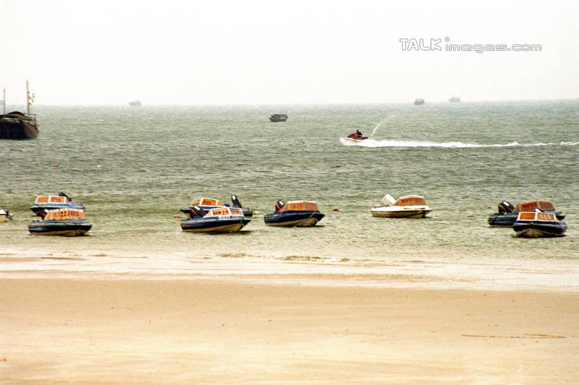 无人,横图,室外,白天,正面,旅游,度假,海浪,海洋,美景,沙滩,轮船,船,中国,亚洲,阴影,光线,沙子,影子,海岸,景观,浪花,水平线,辽阔,海平线,沙地,娱乐,阳光,自然,海水,交通工具,享受,休闲,广阔,景色,放松,广西,一望无际,自然风光,载具,海景,东亚,北海,广西壮族自治区,中华人民共和国,桂,华南地区,北海市,无边无际,一马平川,大海,风浪,海,海水的波动,海滩,近岸浪,涌浪,彩图,水天相接,水天一线,shzwj1