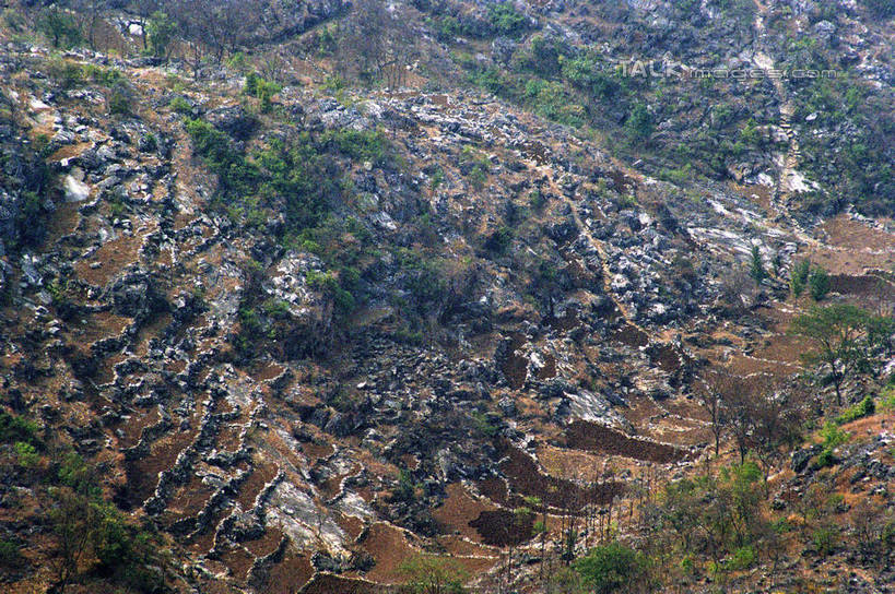无人,横图,俯视,航拍,室外,白天,旅游,度假,石头,美景,山,山脉,植物,中国,亚洲,阴影,光线,石子,影子,景观,山顶,山峰,山峦,娱乐,树,树木,绿色,阳光,自然,群山,享受,休闲,景色,放松,生长,成长,鸟瞰,自然风光,东亚,贵州,贵州省,兴义市,马岭河峡谷,中华人民共和国,黔,西南地区,黔西南,黔西南州,黔西南布依族苗族自治州,颠峰,极峰,石块,彩图,高角度拍摄,马岭河大峡谷,兴义,shzwj1