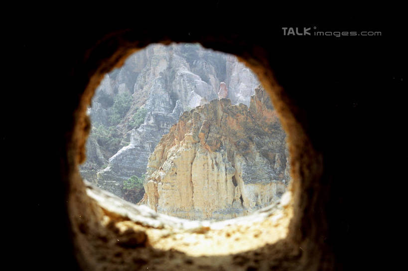 无人,横图,室外,白天,正面,旅游,度假,石头,美景,山,山脉,昆明,中国,阴影,光线,石子,影子,洞,景观,山顶,山峰,拱门,山峦,娱乐,云南,阳光,自然,群山,享受,休闲,景色,放松,洞穴,自然风光,昆明市,云南省,穴,中华人民共和国,省会,西南地区,滇,颠峰,极峰,石块,彩图,宜良县,shzwj1