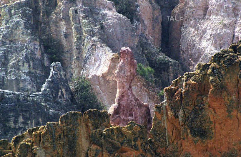 无人,横图,室外,白天,正面,旅游,度假,石头,美景,山,山脉,植物,昆明,中国,阴影,光线,石子,影子,景观,山顶,山峰,山峦,娱乐,云南,树,树木,绿色,阳光,自然,群山,享受,休闲,景色,放松,生长,成长,自然风光,昆明市,云南省,中华人民共和国,省会,西南地区,滇,颠峰,极峰,石块,彩图,宜良县,shzwj1