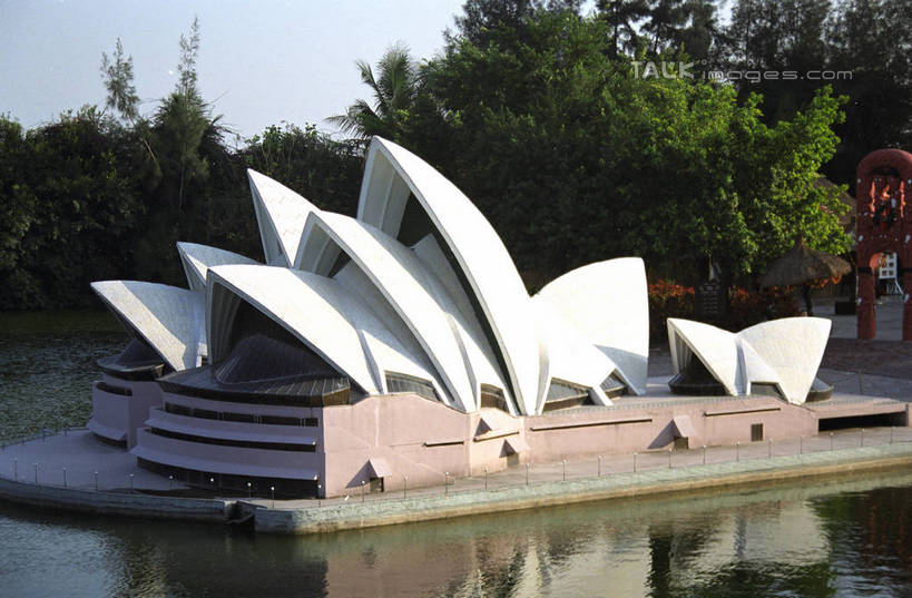 无人,游乐园,横图,室外,白天,正面,度假,河流,美景,水,植物,城市风光,城市,剧院,游乐场,深圳,悉尼歌剧院,中国,亚洲,阴影,波纹,光线,影子,河水,景观,水流,歌剧院,涟漪,娱乐,树,树木,蓝色,绿色,倒影,蓝天,水纹,天空,阳光,自然,波浪,天,享受,休闲,景色,放松,生长,晴朗,成长,倒映,世界之窗,东亚,广东,广东省,万里无云,中华人民共和国,华南地区,歌剧,水晕,粤,乐园,深圳市,主题公园,反照,晴空,晴空万里,彩图,剧场,人造公园,主题乐园,南山区,shzwj1