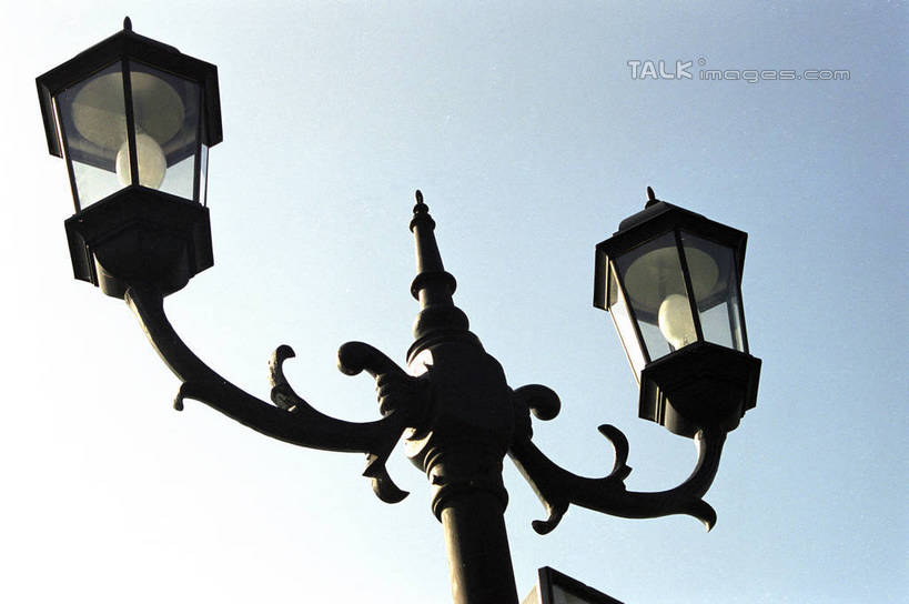 无人,横图,室外,白天,仰视,度假,美景,城市风光,城市,路灯,照明,香港,中国,亚洲,阴影,光线,影子,景观,灯光,娱乐,灯,蓝色,蓝天,天空,阳光,天,享受,休闲,景色,放松,晴朗,照亮,港,照明设备,东亚,万里无云,香港岛,香港特别行政区,港澳台,中华人民共和国,港岛,晴空,晴空万里,彩图,低角度拍摄,黄竹坑,香港海洋公园,shzwj1