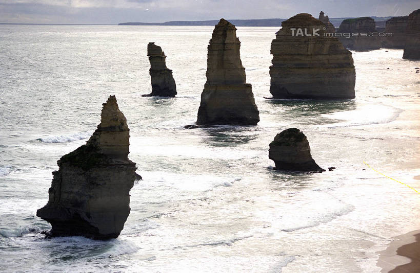 无人,公园,横图,室外,白天,正面,旅游,度假,海浪,海洋,石头,美景,沙滩,澳大利亚,阴影,光线,沙子,石子,影子,海岸,景观,浪花,云,云朵,沙地,云彩,娱乐,蓝色,白云,蓝天,天空,阳光,自然,海水,天,享受,休闲,景色,放松,晴朗,国家公园,自然风光,大洋洲,澳洲,海景,墨尔本,南方大陆,首府,澳大利亚联邦,坎贝尔港国家公园,维多利亚,维多利亚州,新金山,十二门徒石,大洋路,十二使徒岩,大海,风浪,海,海水的波动,海滩,近岸浪,石块,涌浪,晴空,彩图,shzwj1