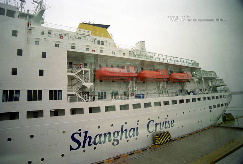 无人,码头,横图,室外,白天,正面,度假,美景,城市风光,城市,港口,船,上海,中国,亚洲,阴影,光线,英文,标志,文字,影子,字符,字母,景观,娱乐,标识,虹口区,游轮,游船,蓝色,蓝天,天空,阳光,交通工具,邮轮,天,享受,休闲,景色,放松,晴朗,英文字母,申,载具,东亚,上海市,万里无云,中华人民共和国,沪,华东地区,旅游船,晴空,晴空万里,彩图,摆渡口,埠头,渡口,渡头,港湾,海港,货运码头,口岸,商港,上海国际客运中心,东大名路,shzwj1