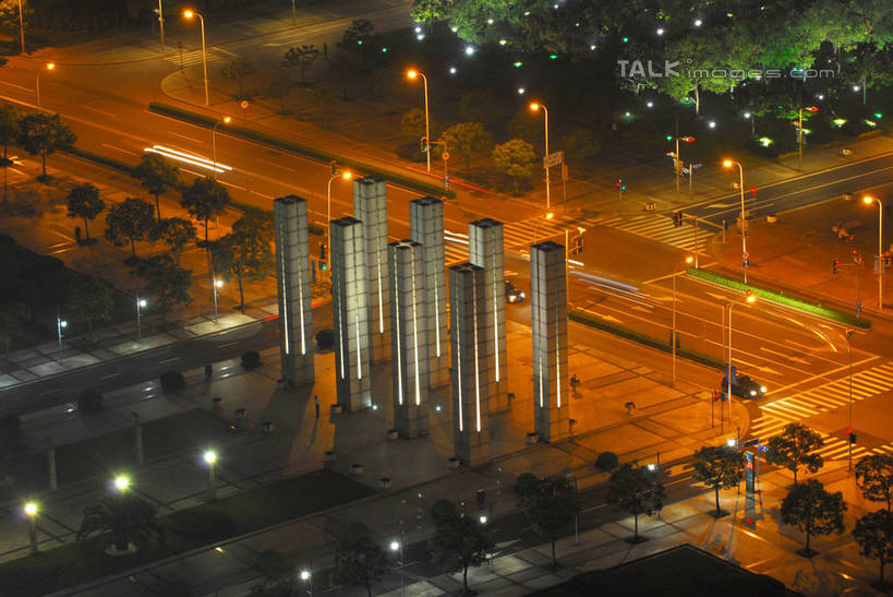 无人,高楼大厦,横图,俯视,航拍,室外,夜晚,植物,大厦,道路,建筑,路,路灯,摩天大楼,公路,照明,上海,中国,亚洲,阴影,光线,影子,灯光,交通,浦东,灯,树,树木,绿色,自然,环球金融中心,生长,成长,照亮,申,照明设备,鸟瞰,陆家嘴,浦东新区,上海环球金融中心,东亚,上海市,中华人民共和国,沪,华东地区,环球金融中心大厦,马路,彩图,高角度拍摄,大楼,高层建筑,高楼,摩天楼,shzxz1