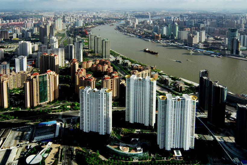 无人,高楼大厦,横图,俯视,航拍,室外,白天,度假,河流,美景,水,植物,城市风光,标志建筑,城市,大厦,地标,建筑,摩天大楼,船,上海,中国,亚洲,河水,景观,水流,建筑群,娱乐,建设,黄浦江,树,树木,绿色,自然,交通工具,外滩,享受,休闲,景色,放松,生长,成长,申,鸟瞰,载具,货船,黄浦区,东亚,中山东一路,上海市,中华人民共和国,沪,华东地区,彩图,高角度拍摄,大楼,高层建筑,高楼,摩天楼,商船,黄埔滩,上海外滩,外黄埔滩,shzxz1