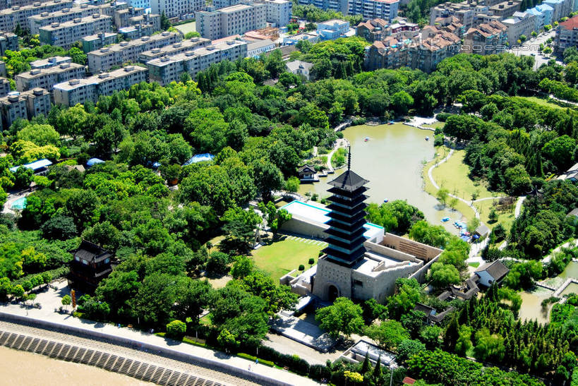 无人,家,横图,俯视,航拍,室外,白天,度假,湖,湖泊,美景,树林,水,植物,城市风光,城市,上海,中国,亚洲,房屋,屋子,湖面,景观,水流,水面,公寓,纪念馆,塔,娱乐,洋房,宝塔,楼房,佛塔,住宅,树,树木,绿色,自然,湖水,享受,休闲,景色,放松,生长,成长,申,鸟瞰,宝山区,东亚,上海市,淞沪抗战纪念馆,中华人民共和国,沪,华东地区,浮图,浮屠,彩图,高角度拍摄,房子,塔婆,浮图塔,浮头,佛图,shzxz1