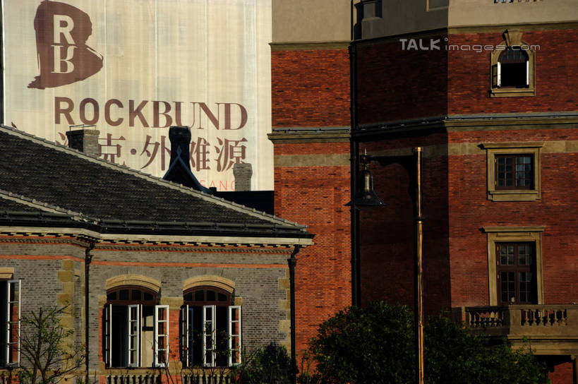 无人,博物馆,家,横图,室外,白天,正面,度假,美景,植物,城市风光,标志建筑,城市,地标,建筑,上海,中国,亚洲,阴影,研究,光线,信息,英文,标志,文字,影子,字符,字母,房屋,屋子,景观,公寓,建筑群,教育,娱乐,标识,建设,虹口区,洋房,楼房,布告,布告栏,住宅,树,树木,绿色,阳光,自然,享受,休闲,汉字,景色,放松,生长,成长,展览,英文字母,申,通知,公告,传播,欣赏,中文,消息,陈列,东亚,上海市,上海邮政大楼,上海邮电大楼,上海邮政博物馆,中华人民共和国,沪,华东地区,国文,华文,典藏,公布栏,彩图,房子,上海邮政总局,shzxz1